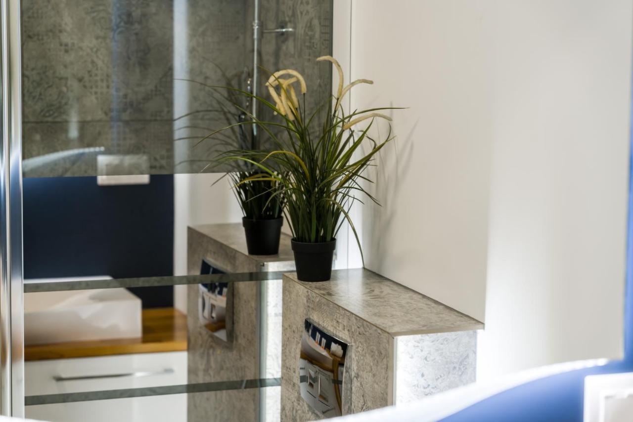 Villa Venecja Apartment Chwaliszewo With Free Garage City Center By Noclegi Renters Poznań Esterno foto
